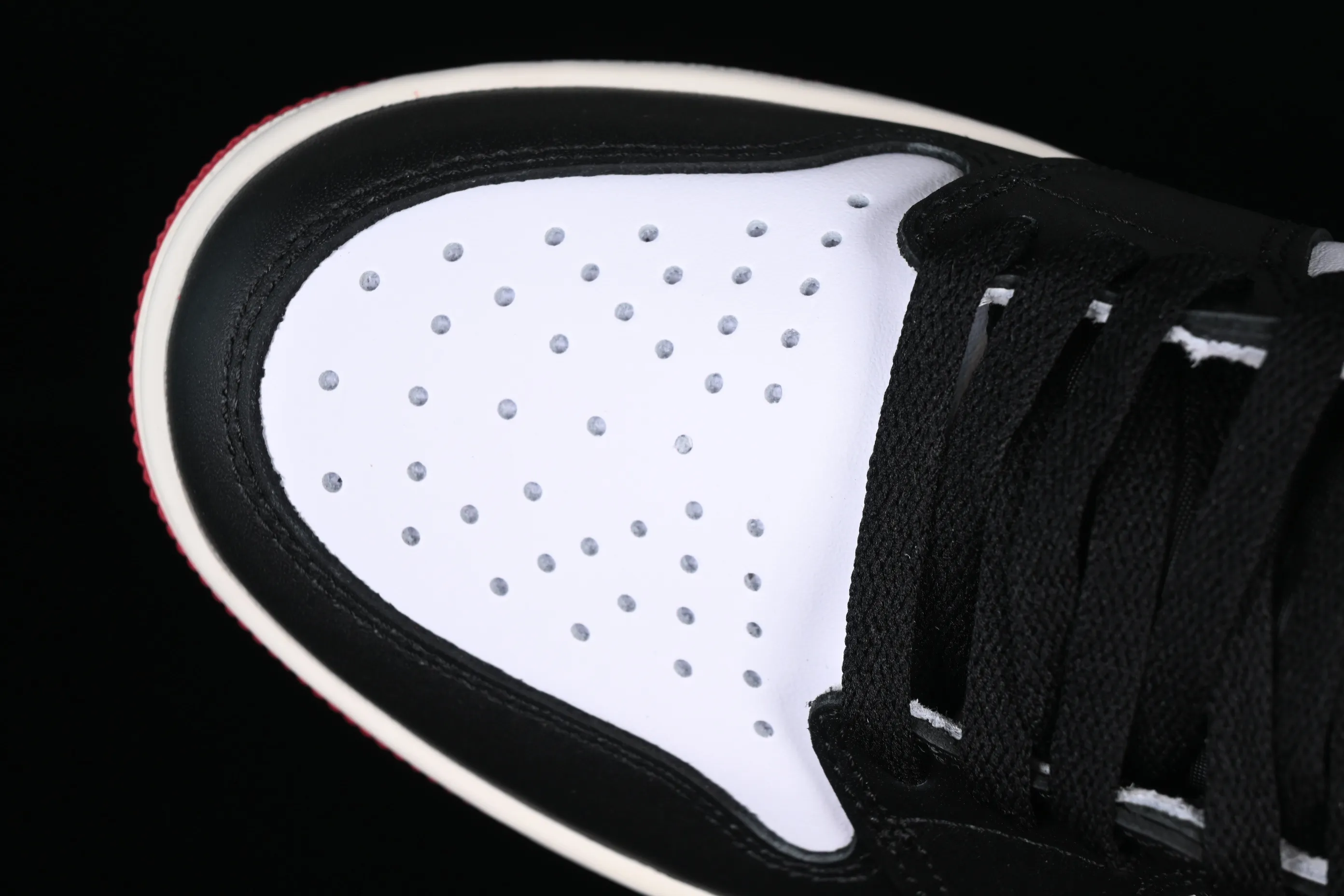 All Categories Air Jordan Jordan Series Basketball Shoes Air Jordan 1 High Air Jordan 1 Retro High OG Black and White Red Toe Six Crown Poker Basketball Shoes 555088-112